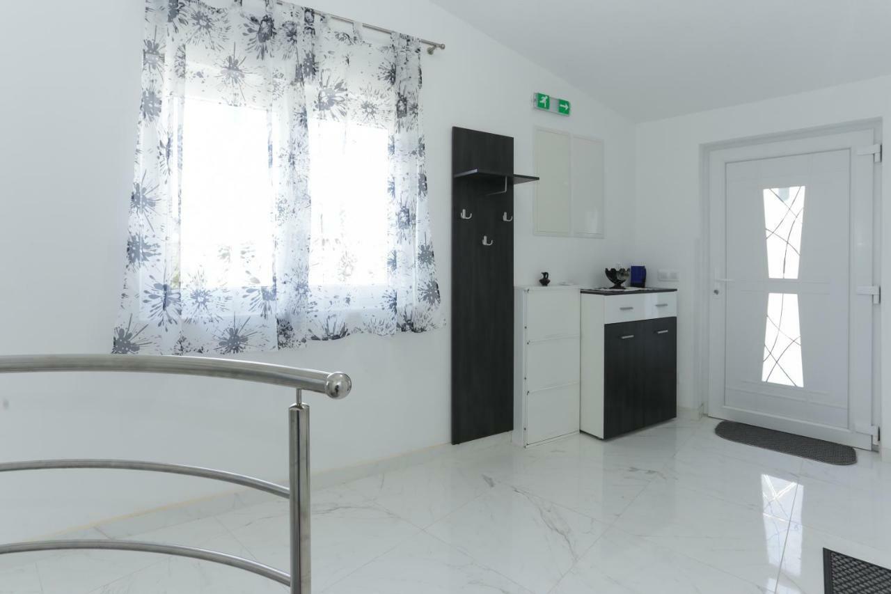 Villa Supuk Vinišće Exteriör bild