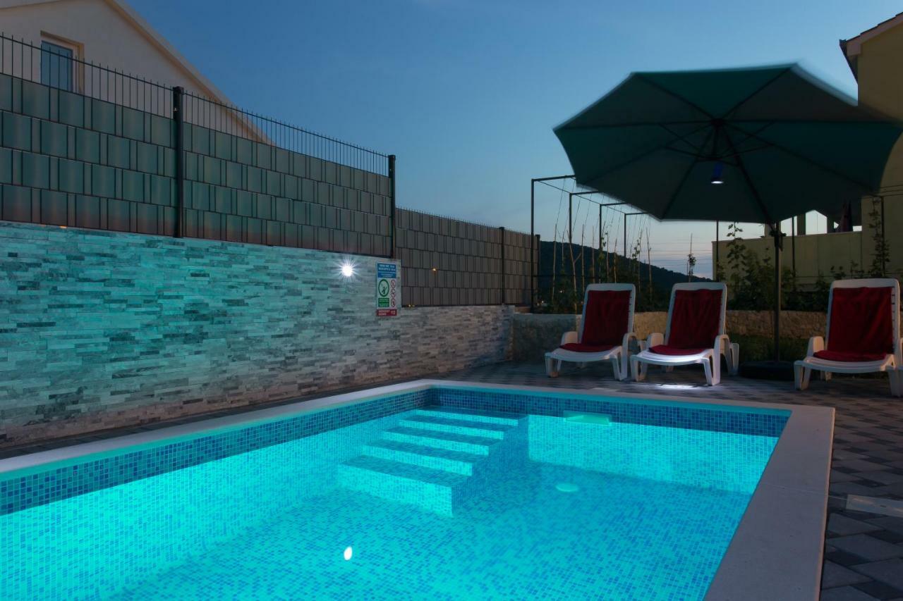 Villa Supuk Vinišće Exteriör bild